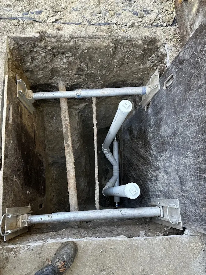 Experienced plumber completing Drain Cleaning work in Creve Coeur